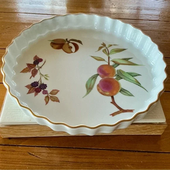 NWT ROYAL WORCESTER 10” QUICHE /PIE EVESHAM GOLD /PORCELAIN FLAWLESS - Picture 5 of 11